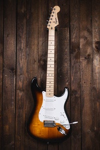 Squier Sonic Strat Maple 2 Color Sunburst